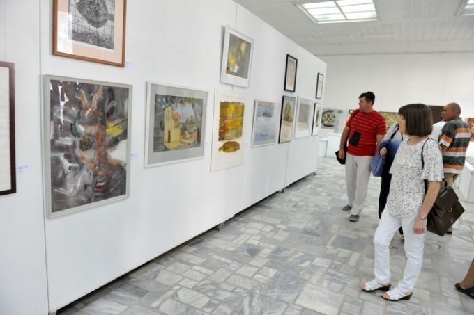 Expoziţia-concurs „Saloanele Moldovei” inaugurată la Centrul „C. Brâncuşi”
