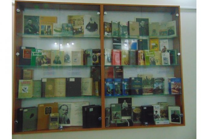 Expoziţie aniversară dedicată scriitorului rus Lev Tolstoi inaugurată la Biblioteca Naţională