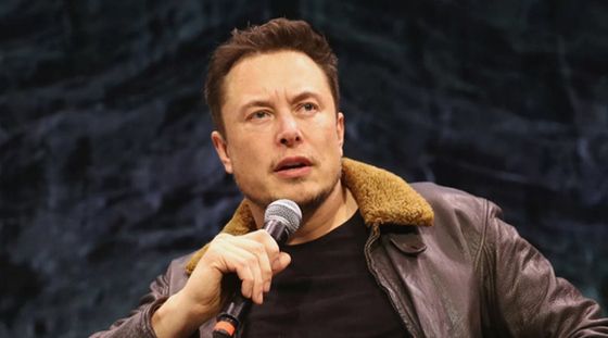 FOTO. Acţiunile Tesla, din nou sub presiune, după ce Elon Musk a fumat marihuana într-un interviu