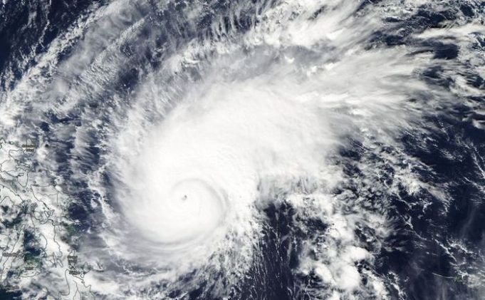 Autorităţile din Filipine au început evacuările în zonele de coastă înaintea sosirii unui taifun foarte de puternic