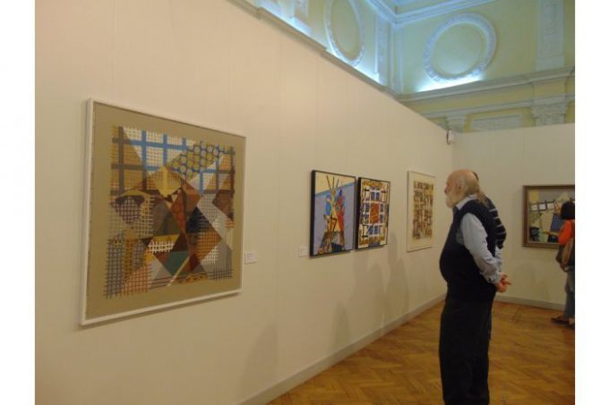Lucrările unui artist plastic din R. Moldova, stabilit în Belgia, au fost expuse la Chişinău