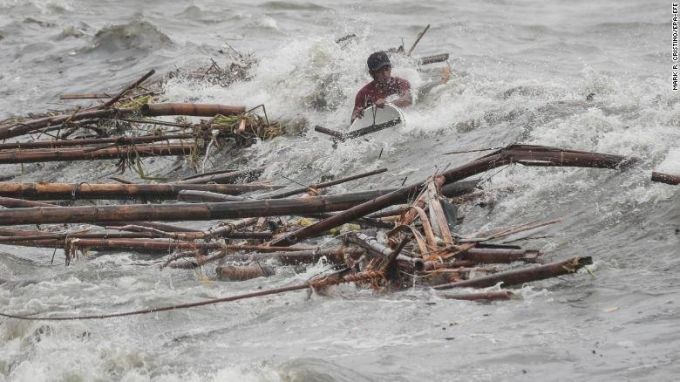 UPDATE. Zeci de victime în Filipine, în urma taifunului Mangkhut. Potrivit experţilor, Mangkhut este mai sever decât furtuna tropicală Florence