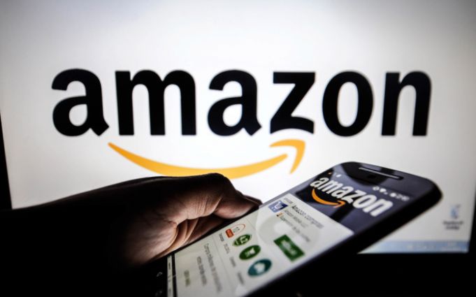 Angajaţi ai Amazon acuzaţi că ar fi acceptat mită în schimbul cedării unor date confidenţiale