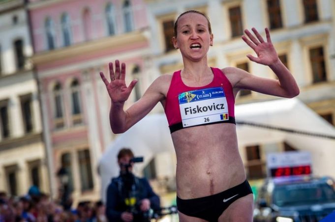 Sportiva din R. Moldova, Lilia Fisikovici, a stabilit un nou record la semi-maraton