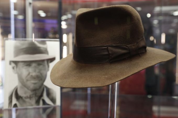 Pălăria lui Indiana Jones, adjudecată cu aproape 450 de mii de euro la o licitaţie din Londra
