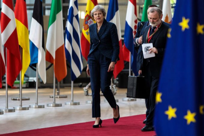 Presa britanică: Theresa May a fost "umilită" de liderii europeni