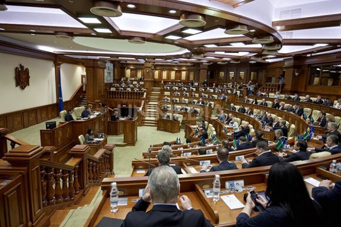 Parlamentul se întruneşte în prima şedinţă din sesiunea de toamnă-iarnă