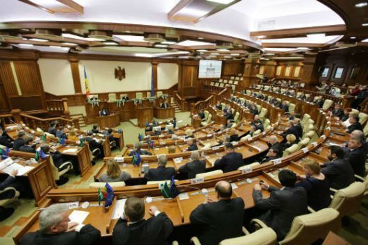 Parlamentul va organiza audieri privind investigarea fraudei bancare