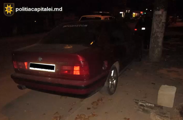 Trei tineri, reţinuţi pentru că au încercat să sustragă roţile de la un automobil BMW