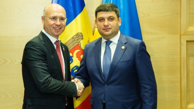 Premierul Pavel Filip l-a invitat pe omologul său ucrainean, Volodimir Groisman, la Chişinău