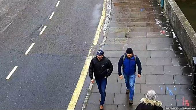 A fost descoperit cum cei doi ruşi, suspectaţi de atacul cu Noviciok, ar fi intrat în Marea Britanie