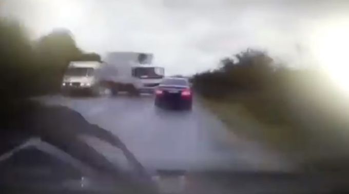 VIDEO. Momentul impactului dintre un camion şi maşina în care se afla Igor Dodon