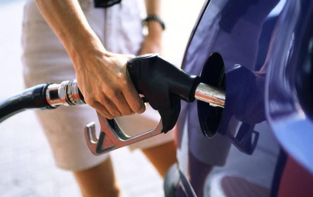 Preţurile pentru carburanţi nu vor mai fi aprobate de ANRE