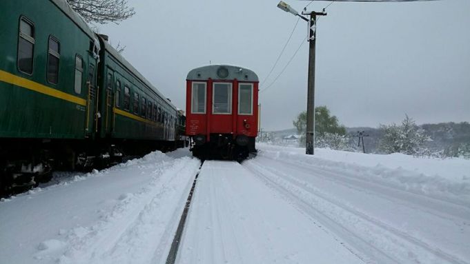 CFM anunţă călătorii că ninsoarea nu a afectat traficul feroviar