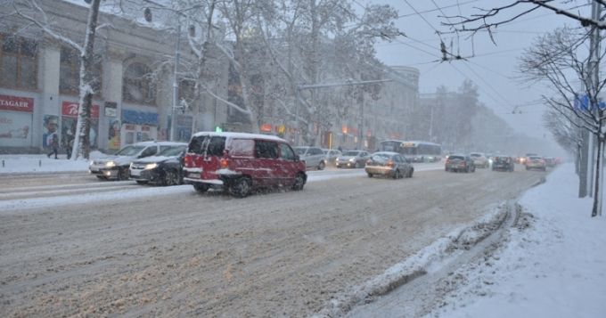 FOTO. La Chişinău nu sunt străzi închise, iar transportul public circulă pe toate rutele municipale