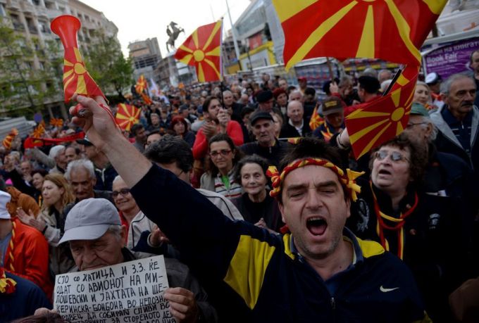 Parlamentul macedonean acceptă numele 'Republica Macedonia de Nord'