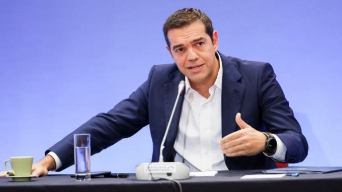 Tsipras îl felicită pe prim-ministrul macedonean pentru schimbarea numelui ţării