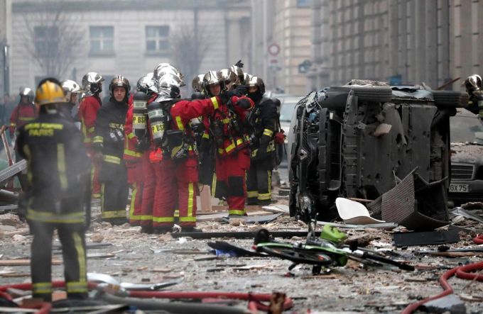 VIDEO. Doi pompieri şi-au pierdut viaţa după explozia de la Paris