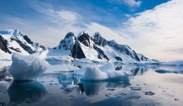 Antarctica pierde gheaţă într-un ritm accelerat. Nivelul mării va creşte în următoarele secole