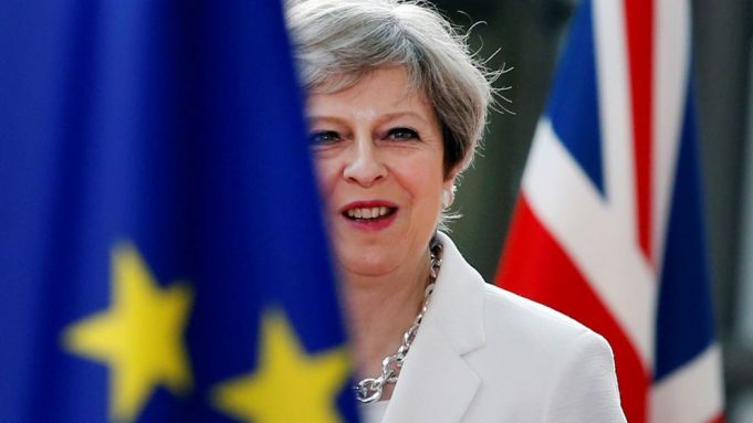 Theresa May rămâne prim-ministrul Marii Britanii. Moţiunea de cenzură a picat