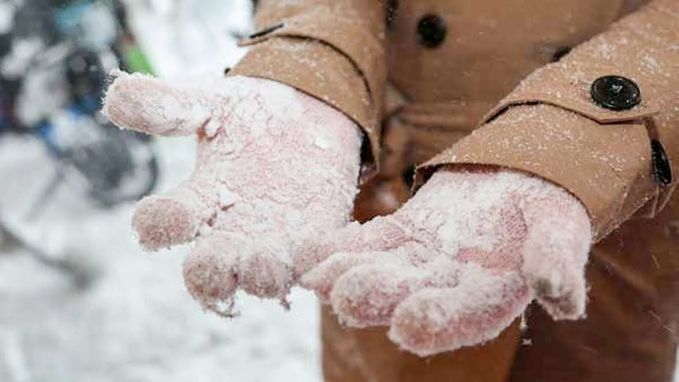 Peste 20 de persoane au suferit hipotermii şi degerături din cauza frigului