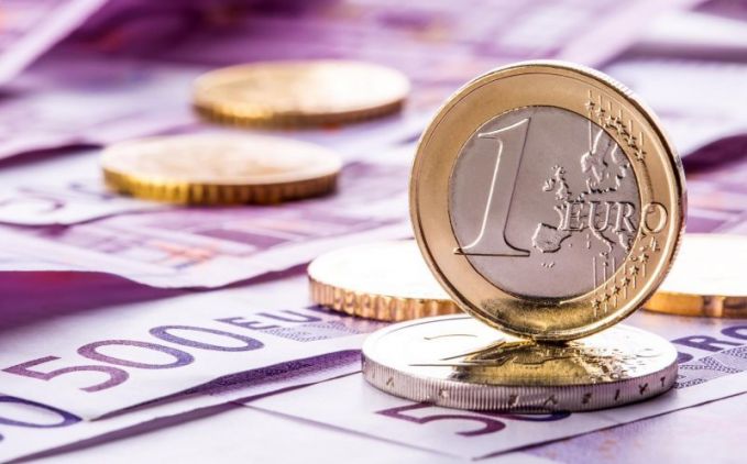 Euro  a ajuns la 20 de ani – supravieţuitor, dar nu şi învingător