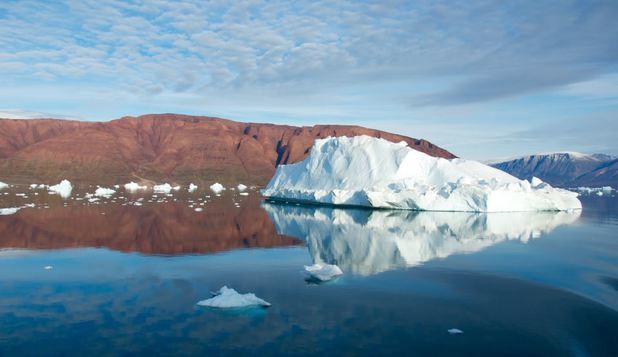 Descoperire îngrijorătoare în Groenlanda. Gheaţa se topeşte de patru ori mai rapid faţă de anul 2003