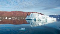 Descoperire îngrijorătoare în Groenlanda. Gheaţa se topeşte de patru ori mai rapid faţă de anul 2003