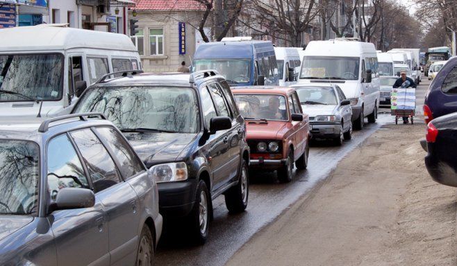Prima zi lucrătoare după sărbători se lasă cu ambuteiaje în Chişinău