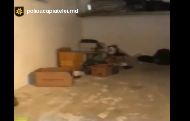 Un tânăr de 19 ani, reţinut de Poliţie, după ce a intrat într-un garaj din Chişinău şi a furat încălţăminte, haine şi alte bunuri