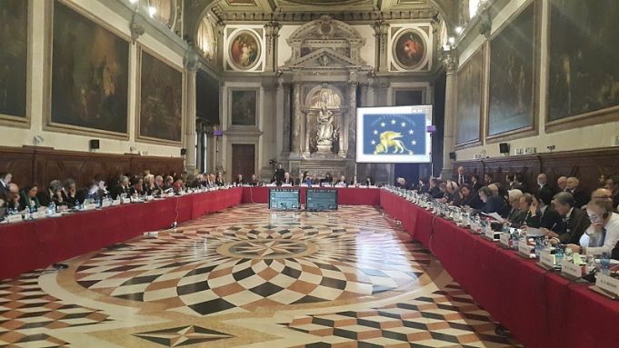 Comisia de la Veneţia recomandă unele ajustări la reforma Procuraturii şi CSJ