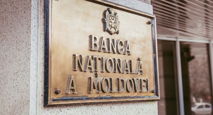 BNM: O persoană juridică, obligată să înstrăineze acţiunile deţinute în capitalul unei bănci din ţară