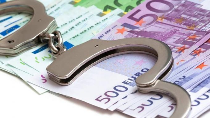 Doi poliţişti de la Bălţi, reţinuţi de CNA pentru corupţie. Au cerut 200 de euro pentru a muşamaliza un caz