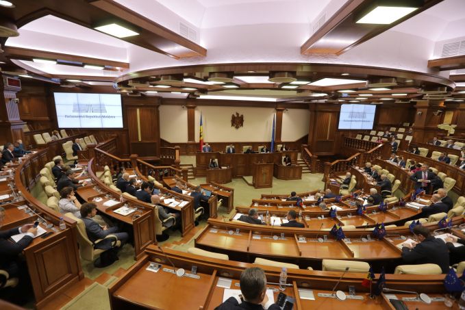 Raport audiat în Parlament: Guvernul urmează să solicite anularea contractului de privatizare a Air Moldova