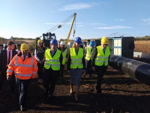 Miniştrii Nicu Popescu şi Ramona Mănescu au vizitat şantierul de construcţii al gazoductului Iaşi-Ungheni-Chişinău