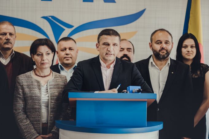 Partidul Popular Românesc îşi îndeamnă susţinătorii să voteze pentru Andrei Năstase