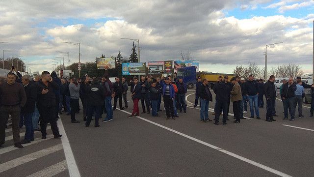 Traseul Bălţi-Chişinău, blocat de către şoferii de TIR-uri