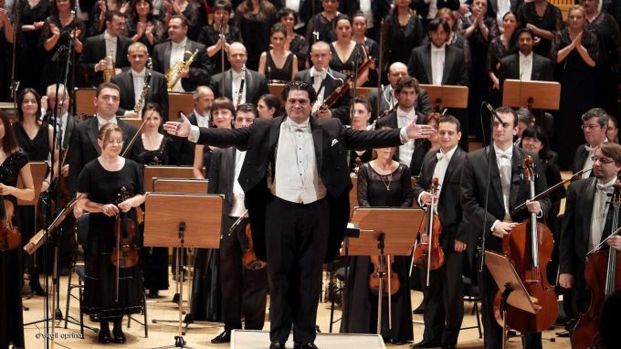 Dirijorul român Cristian Măcelaru a fost numit director muzical al Orchestrei Naţionale a Franţei