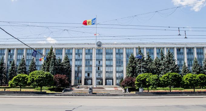 Mai mult de jumătate din funcţiile de miniştri în noul Guvern, ocupate de consilierii Preşedintelui Igor Dodon