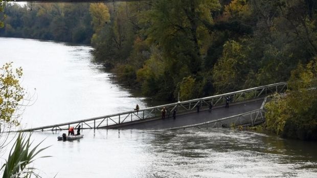 Franţa: O adolescentă a murit după ce un pod s-a prăbuşit la aproximativ 30 de km de Toulouse. Mai multe persoane sunt dispărute şi rănite