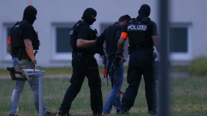 Atac terorist dejucat de poliţia germană. Un sirian de 37 de ani plănuia un atentat cu bombă