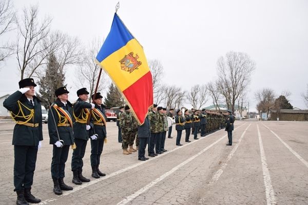 Aproximativ 450 de soldaţi ai Armatei Naţionale au depus astăzi jurământul militar