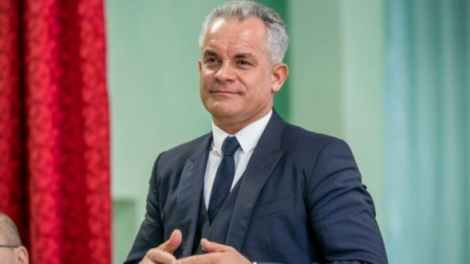 Chiril Moţpan: Vlad Plahotniuc deţine un nou paşaport, cu o nouă identitate în Republica Moldova. Alt nume, altă dată de naştere
