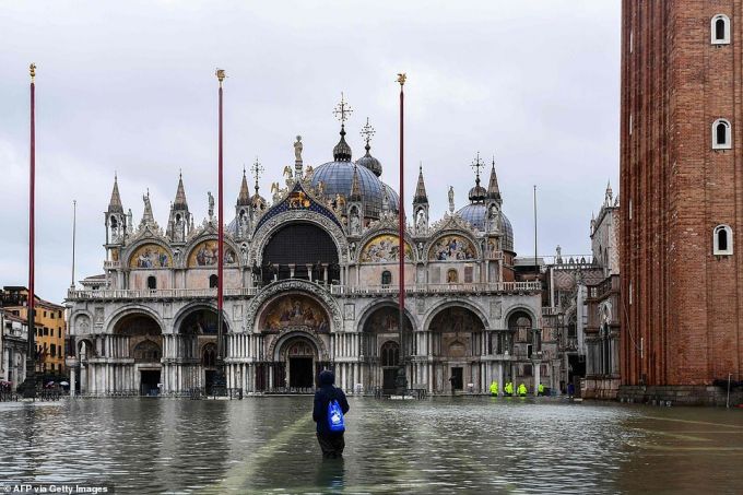 Italia - Precipitaţiile persistă în nordul ţării; Veneţia, din nou acoperită de apă