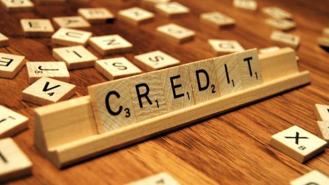 Opinie: Supraîndatorarea ar putea genera o criză a creditării