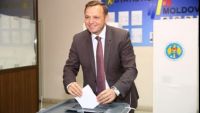 VIDEO. Alegeri 2019: Exprimarea votului de către candidatul Blocului ACUM Platforma DA şi PAS, Andrei Năstase