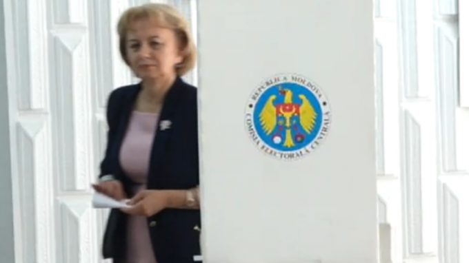 VIDEO. Exprimarea votului de către preşedintele Parlamentului Republicii Moldova, Zinaida Greceanîi