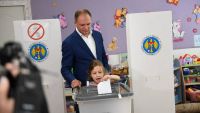 VIDEO. Candidatul PSRM la funcţia de primar al municipiului Chişinău, Ion Ceban a venit la urna de vot