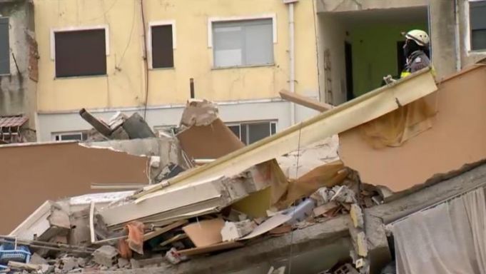 Albania, la cinci zile după cutremurul devastator. Pereţii clădirilor cad la simpla împingere, blocurile din 2000 s-au prăbuşit primele