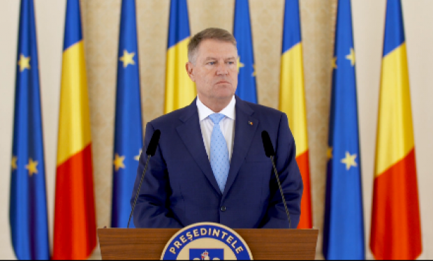 Preşedintele Klaus Iohannis retrage decoraţiile tuturor condamnaţilor penal, inclusiv fostului premier Adrian Năstase